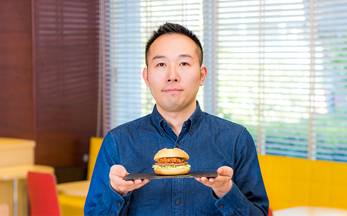 隠し味はハチミツと甜麺醤（てんめんじゃん）。15年ぶりの復活「かるびマック」